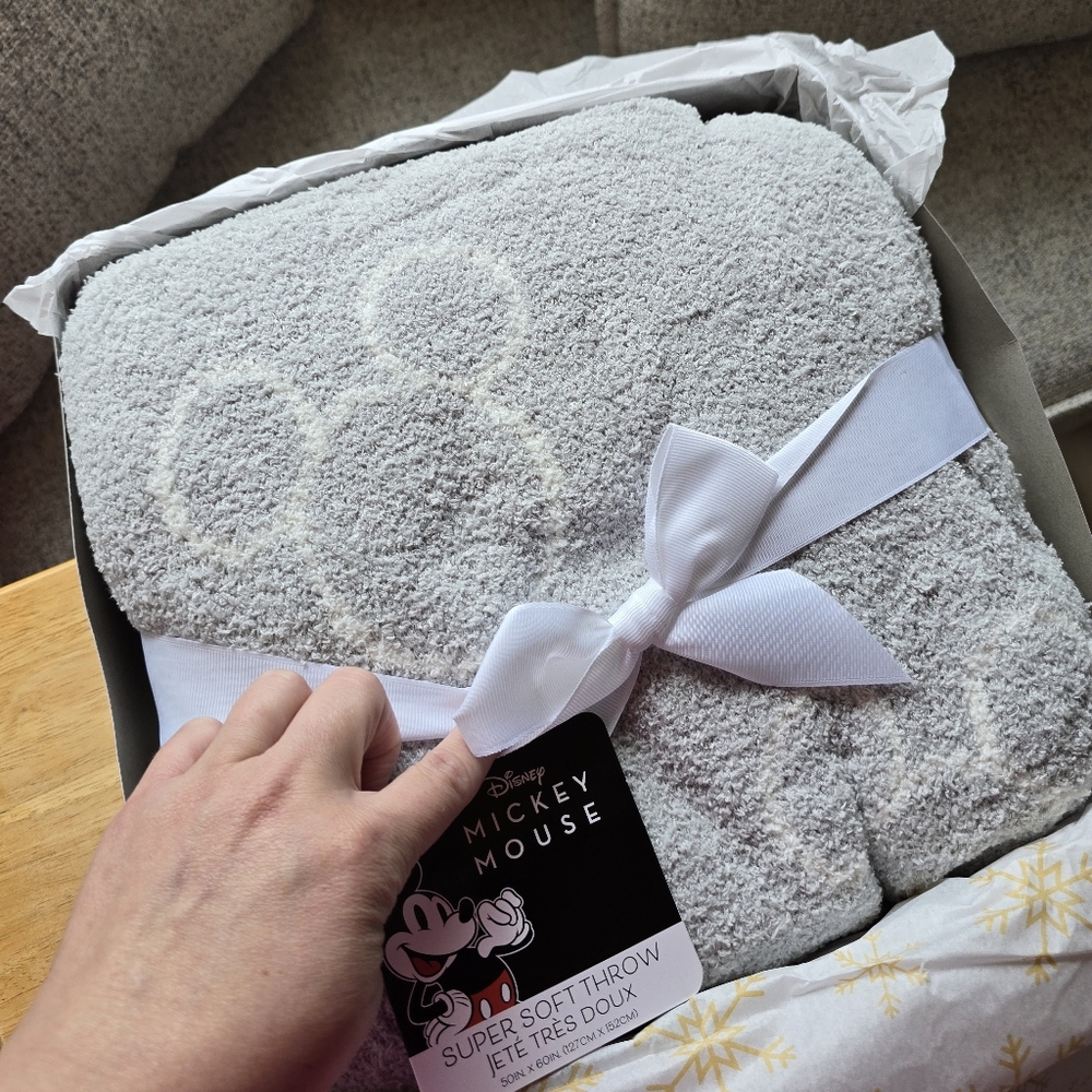 NWT Disney REVERSIBLE Gray/Cream MICKEY MOUSE EARS Throw Blanket 50"x60" SOFT